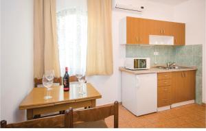 Beautiful Apartment In Okrug Gornji With 1 Bedrooms And Wifi