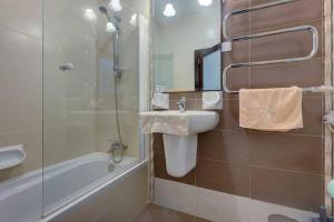 Steps from the Sea - Side Seaview - Sleep 5