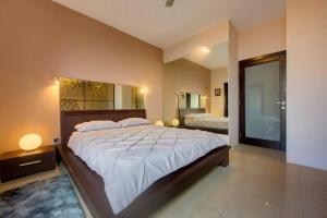 Steps from the Sea - Side Seaview - Sleep 5