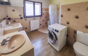 Maisons de vacances Gorgeous Home In Roquebrun : photos des chambres