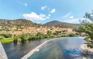 Maisons de vacances Gorgeous Home In Roquebrun : photos des chambres
