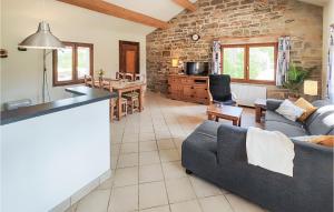 Maisons de vacances Beautiful Home In Saint-flix-de-lhras With Outdoor Swimming Pool, Wifi And 3 Bedrooms : photos des chambres