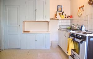 2 Bedroom Nice Apartment In Holmsjö