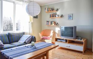 2 Bedroom Nice Apartment In Holmsjö