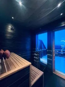 Holiday home with sauna in the Arctic Caribbean, Tromsø - Bakkejord