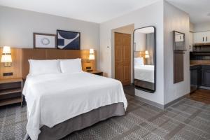 Studio Suite room in Staybridge Suites Columbus-Dublin an IHG Hotel
