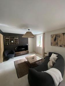 Maisons de vacances Maison 200m2- 9 chambres avec sdb - 16-18 personnes - seminaire-Proche Centre-Ville-Gare et Arena-terrasse : photos des chambres
