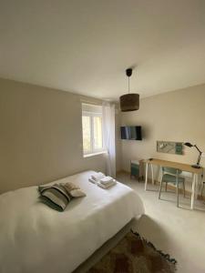 Maisons de vacances Maison 200m2- 9 chambres avec sdb - 16-18 personnes - seminaire-Proche Centre-Ville-Gare et Arena-terrasse : photos des chambres