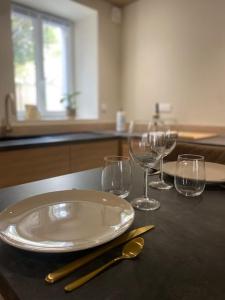 Maisons de vacances Maison 200m2- 9 chambres avec sdb - 16-18 personnes - seminaire-Proche Centre-Ville-Gare et Arena-terrasse : photos des chambres