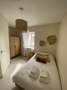 Maisons de vacances Maison 200m2- 9 chambres avec sdb - 16-18 personnes - seminaire-Proche Centre-Ville-Gare et Arena-terrasse : photos des chambres