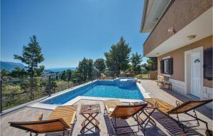 Nice Home In Split With 4 Bedrooms, Jacuzzi And Outdoor Swimming Pool