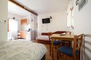 Studio Apartman Ema - 格基卡琳