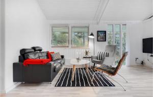 Cozy Home In Ebeltoft With Sauna