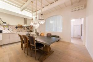 Apartments Florence- Chandelier apartment