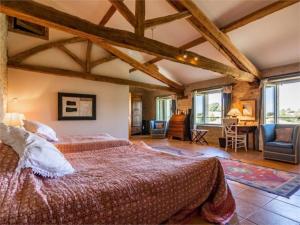 Maisons de vacances Villa - Mas de campagne prestigieux- Authentic french countryhouse in dream countryside : photos des chambres