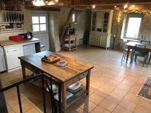 Maisons de vacances Villa - Mas de campagne prestigieux- Authentic french countryhouse in dream countryside : photos des chambres