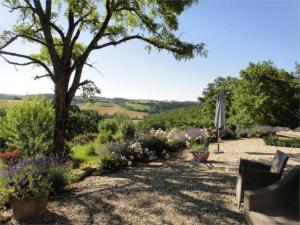 Maisons de vacances Villa - Mas de campagne prestigieux- Authentic french countryhouse in dream countryside : photos des chambres