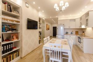 2-ROOMED apartment with living room