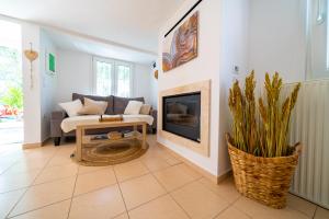 Little Villa - walk to the beach