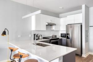 Arlington Heights 2br w wd gym bbq nr dining CHI-911