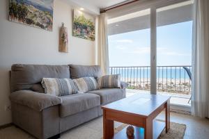 AT111 Vistas frontales a la playa la Paella