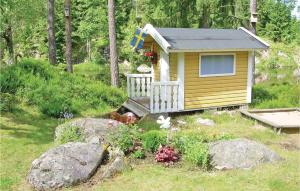 Two-Bedroom Holiday Home In Tived