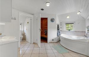 Gorgeous Home In Ulfborg With Wifi