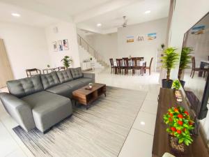 Yarra Park, Up to 10 Pax, 5 Bedrooms, 4 Bathrooms, 2 Car Parks by Star Home