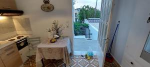 Christin P. Cute home with patio