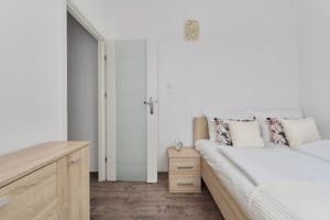 Semaforowa Modern Apartment Wrocław by Renters