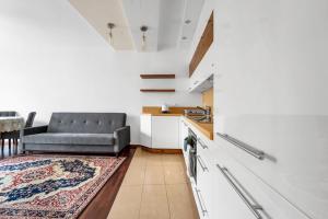 Malborska Metro Kondratowicza Apartment by BookingHost