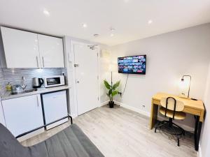 Battersea Studios by Sleepy