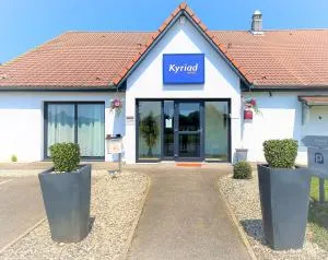 Hôtel Restaurant Kyriad de Péronne - Sancourt