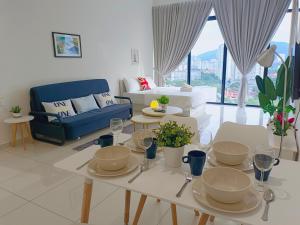 Rooftop Pool, Up to 8 Pax, 2 Bedrooms, 2 Bathrooms, 2 Car Parks by Star Home