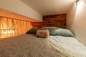 Appartements Le Terrot, Studio design, coin nuit cosy en mezzanine : photos des chambres