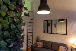 Appartements Le Terrot, Studio design, coin nuit cosy en mezzanine : photos des chambres