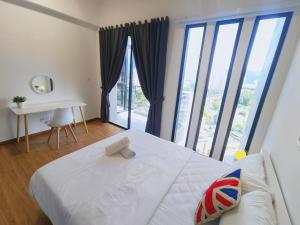Rooftop Pool, Up to 8 Pax, 2 Bedrooms, 2 Bathrooms, 2 Car Parks by Star Home