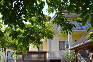 Málnabokor Apartman