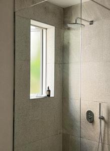 Spacious Studio Apartment - Number 4702