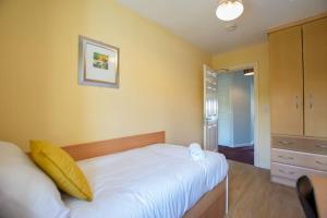 83 - Superb Townhouse by Shortstays