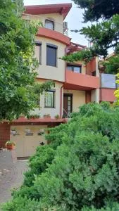 Johanna House - Lupeasca