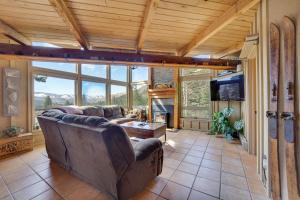 Bayfield Cabin w Hot Tub & Striking Mountain View