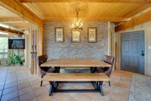 Bayfield Cabin w Hot Tub & Striking Mountain View