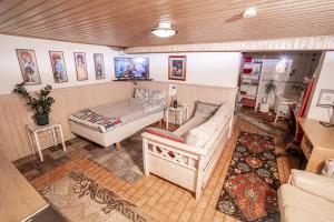 Mukava kellarihuoneisto jossa sauna ja poreallas