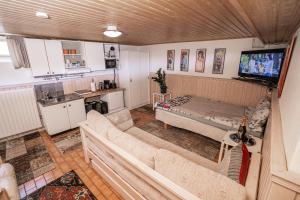 Mukava kellarihuoneisto jossa sauna ja poreallas