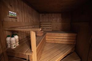 Mukava kellarihuoneisto jossa sauna ja poreallas
