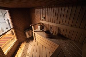 Mukava kellarihuoneisto jossa sauna ja poreallas