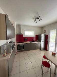 Les Mazades à 10 min de Périgueux avec piscine chauffée, meublé de tourisme classé 3 étoiles