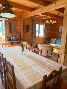 Chalets Chalet de 3 chambres avec piscine partagee sauna et terrasse a Le Devoluy : photos des chambres