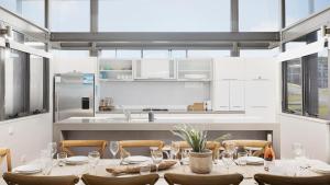 Sails on the Beachfront - Exclusive Seaside Home